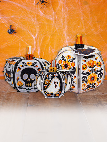 Freestanding Midnight Garden Pumpkins